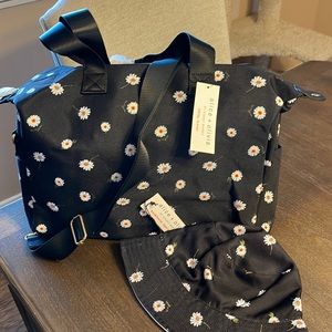 NWT Alice + Olivia Daisy print duffel and Bucket hat
